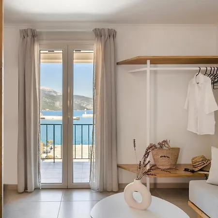 Cavaliere Seafront Suite - Theseus *