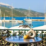 Cavaliere Seafront House - Theseus Дом отдыха Сами