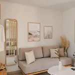 Feriehus Cavaliere Seafront House - Theseus