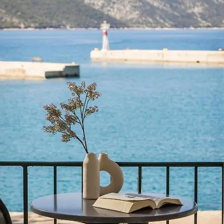 Theseus Seafront House Vakantiehuis