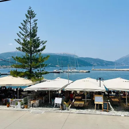 Theseus Seafront House بيت للعطل سامي