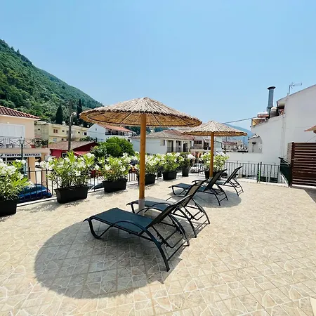 بيت للعطل Theseus Seafront House سامي